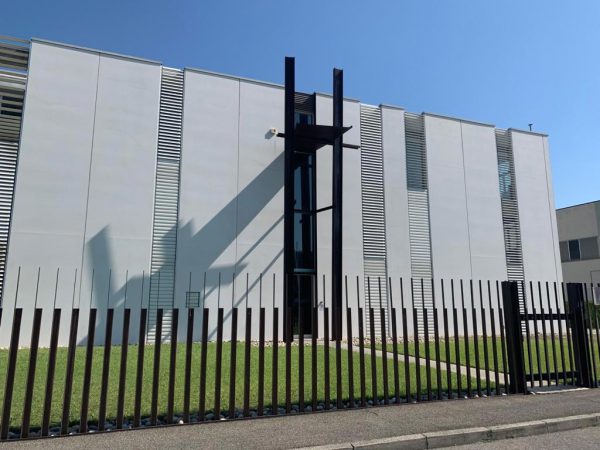 Eolo - Piacenza, recinzione e tettoia ingresso, carpenteria industriale